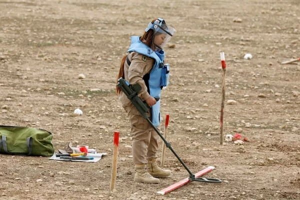 زنان عراقی - مین زدایی