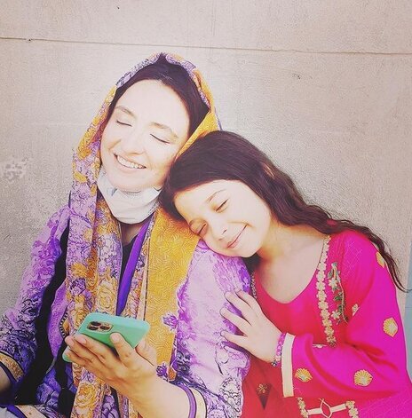 تصاویر | گلاره عباسی، سینا مهراد و نازنین بیاتی، در پشت صحنه فیلم شادروان