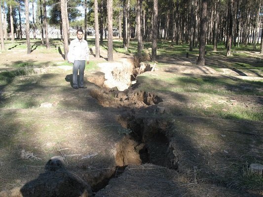 عکس | خشکسالی و فرونشست، تختجمشید را تهدید میکند