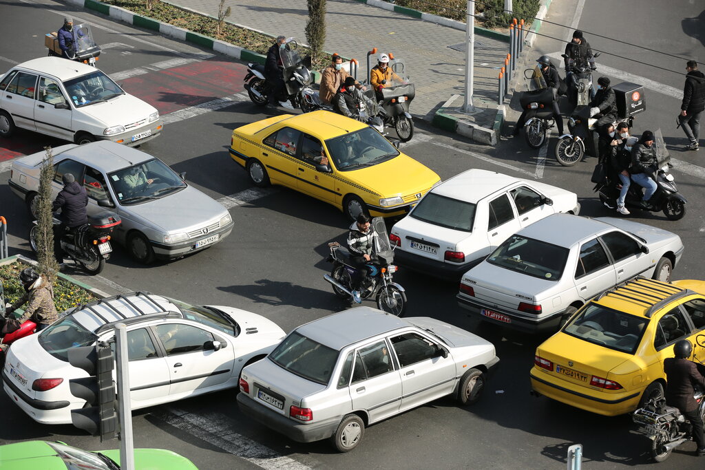 کاهش ترافیک محله چیذر با احداث پارکینگ عمومی / اجرای پروژه‌های ترافیکی در منطقه 13