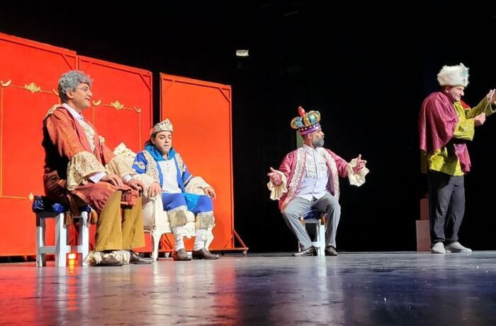 فروردین ماه در سالن های تئاتر چه می گذرد؟ | تئاتر در دستان پژمان جمشیدی، پرویز پرستویی، علی سرابی و حامد کمیلی