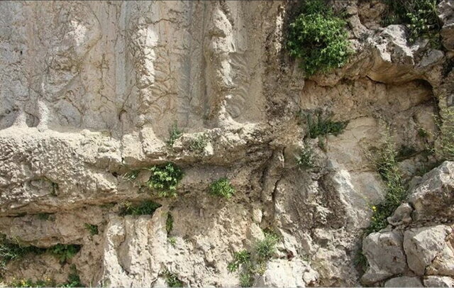 سوداگران گنج به جنگ میراث تاریخی ایران رفتهاند | تخریب سنگنگاره ساسانی توسط گنجیابها