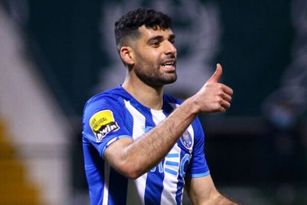 عکس | جنجال طارمی در لیگ پرتغال | واکنش تند هواداران رقیب به ستاره ایرانی با پرتاب صندلی