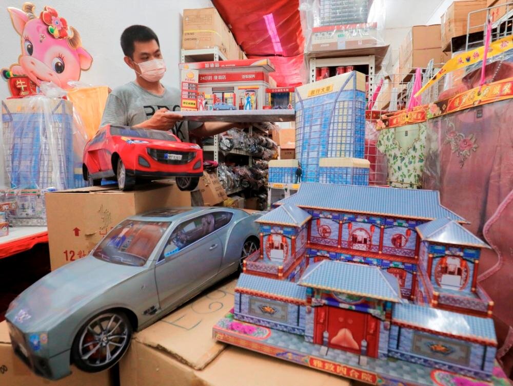 رواج ماسک و ضد عفونی برای مردهها | مبارزه با کرونا در چین حتی پس از مرگ هم ادامه دارد