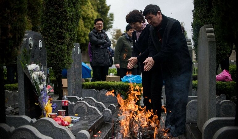 رواج ماسک و ضد عفونی برای مرده‌ها | مبارزه با کرونا در چین حتی پس از مرگ هم ادامه دارد