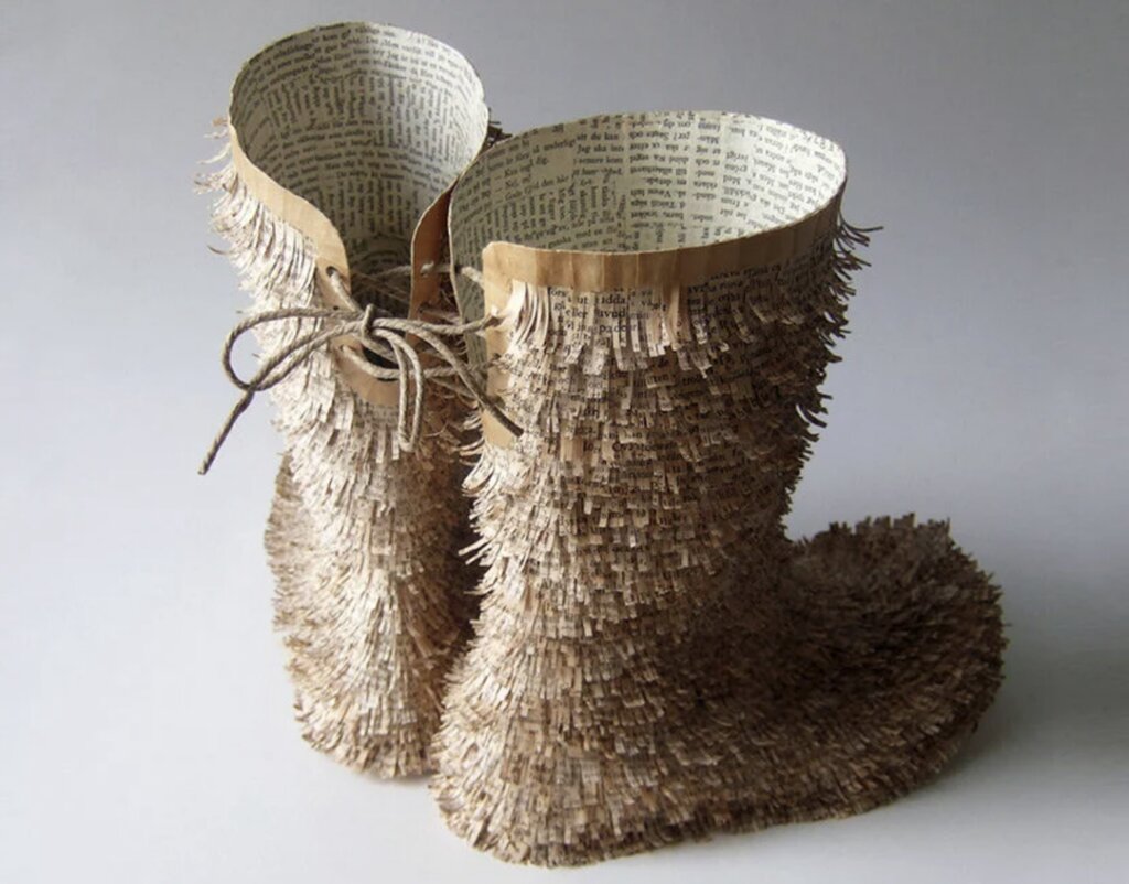 تصاویر | چای عصرانه را در فنجانهای کاغذی بنوشید | آثار هنرمند سوئدی با استفاده از کتابهای قدیمی