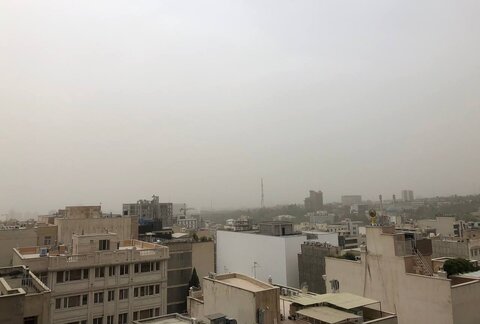 بدترین هوای تهران در سه دهه گذشته | پایتخت تعطیل می‌شود؟ | برج میلاد در غبار گم شد