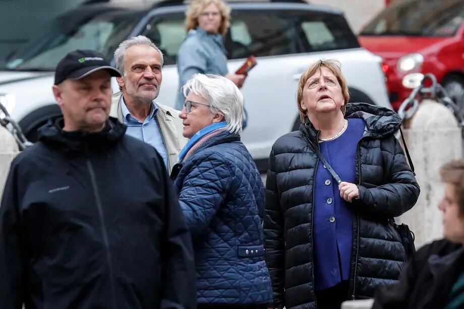 عکس | پوشش متفاوت آنگلا مرکل در رُم | سفر پرماجرای خانم صدراعظم سابق بعد از بازنشستگی چگونه میگذرد؟