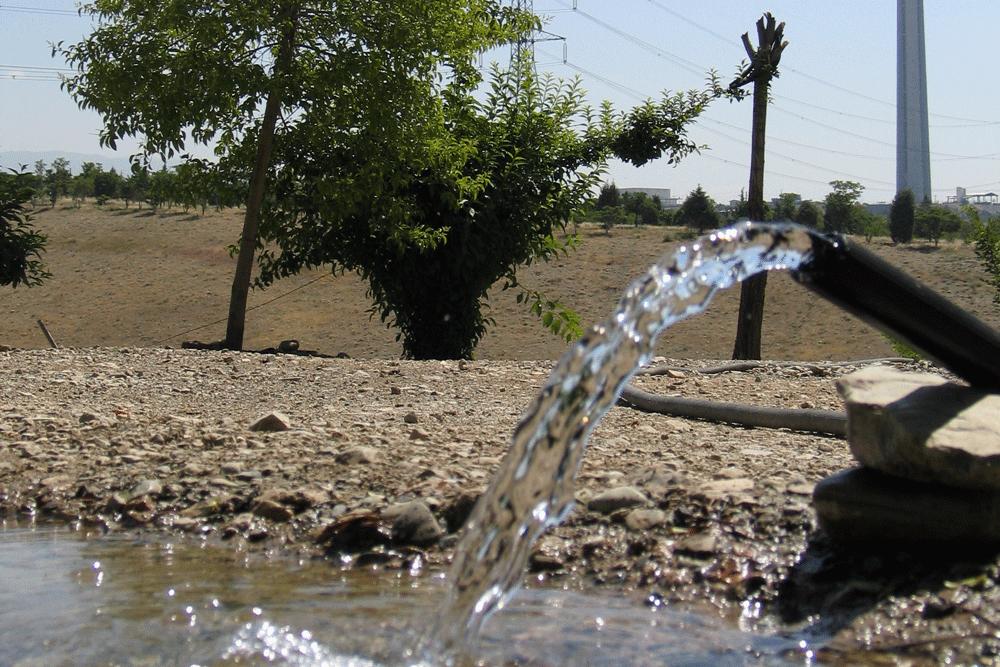 تهرانی‌ها به جان آب افتاده‌اند | غول خاموش مصرف بی رویه آب کیست؟ | آب دزدی در روز روشن!