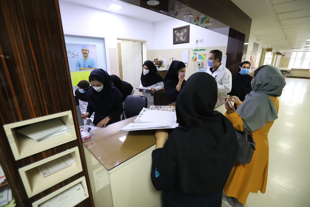 استیصال بیماران در غرب تهران | سرانه‌ای درمانی دولتی در مناطق ۵ و۲۲ صفراست