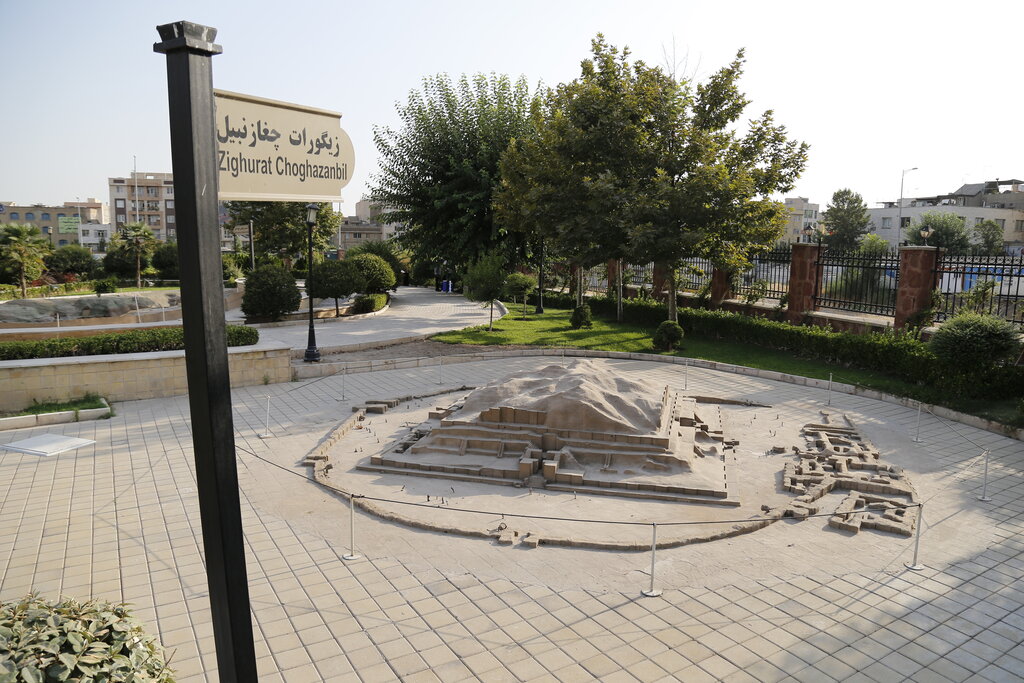 عکس | ۲ ساعته ایران را بگردید | گشتوگذار از چغازنبیل ایلام تا کاخگلستان تهران