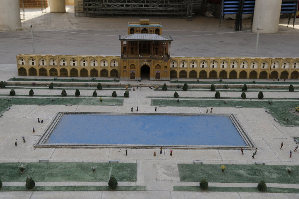 عکس | ۲ ساعته ایران را بگردید | گشتوگذار از چغازنبیل ایلام تا کاخگلستان تهران