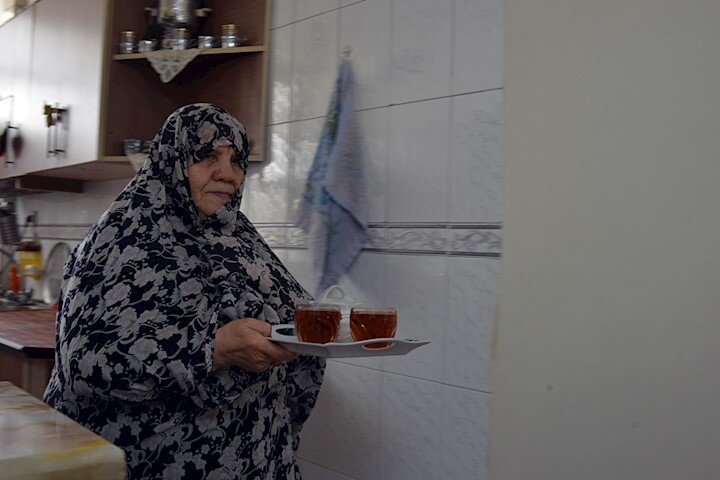 دیدار با مادر شهید و بانوی خیر ساکن شهر ری | دفترچه مشکلگشای مادر مهربان دیلمان