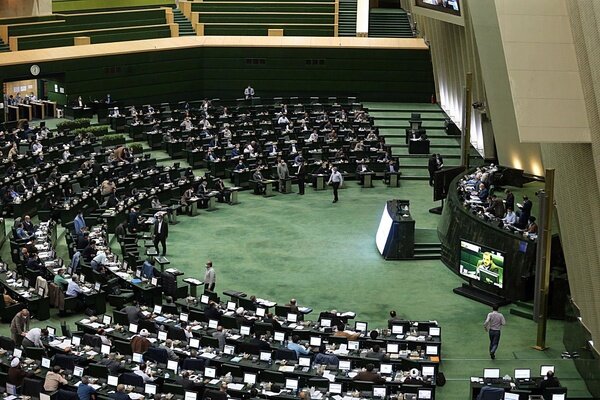 حمله پسر نماینده مجلس به مأموران با باتوم! | دادستانی علیه نماینده مجلس اعلام جرم کرد مجلس