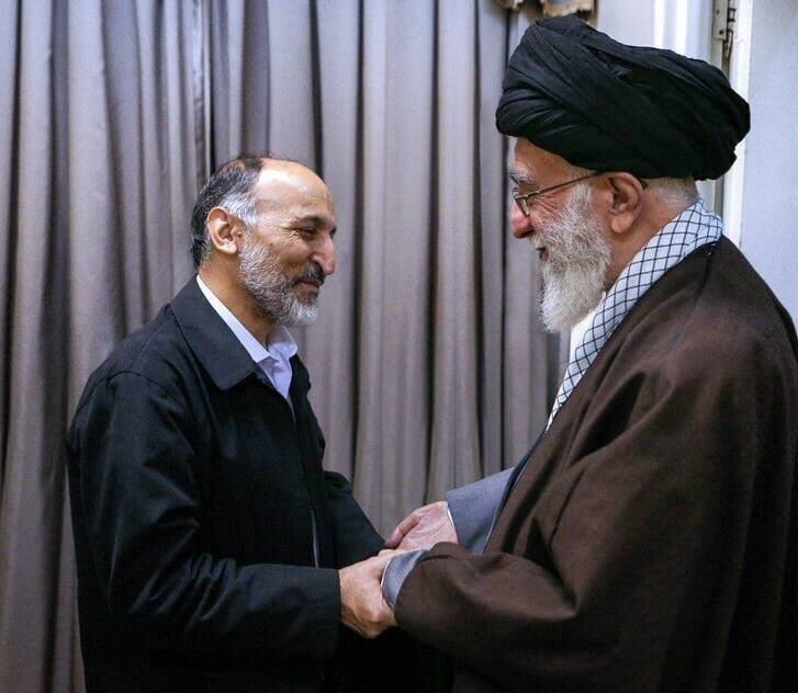 سرداری که حاج قاسم اجازه نمیداد پشت در اتاقش منتظر بماند | شوخی رهبری با پدر موشکی مقاومت | روایتی جالب از تعیین وظایف سردار قاآنی برای سردار حجازی