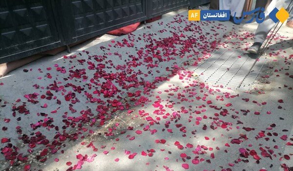 تصاویر گل‌ باران سفارت ایران در کابل پس از حمله به کنسولگری | متن بیانیه مهمی که قرائت شد