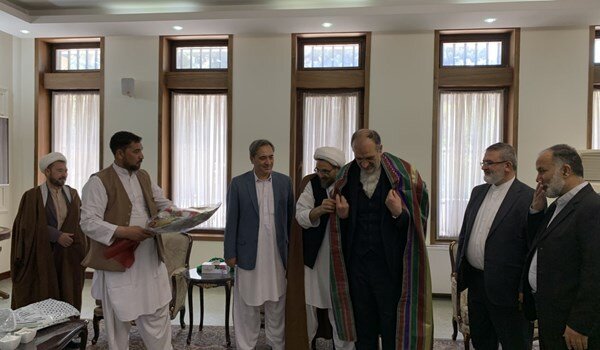 تصاویر هدیه خاص افغانستانیها به سفیر ایران در کابل