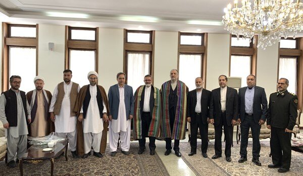 تصاویر هدیه خاص افغانستانیها به سفیر ایران در کابل