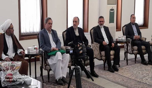 تصاویر هدیه خاص افغانستانیها به سفیر ایران در کابل