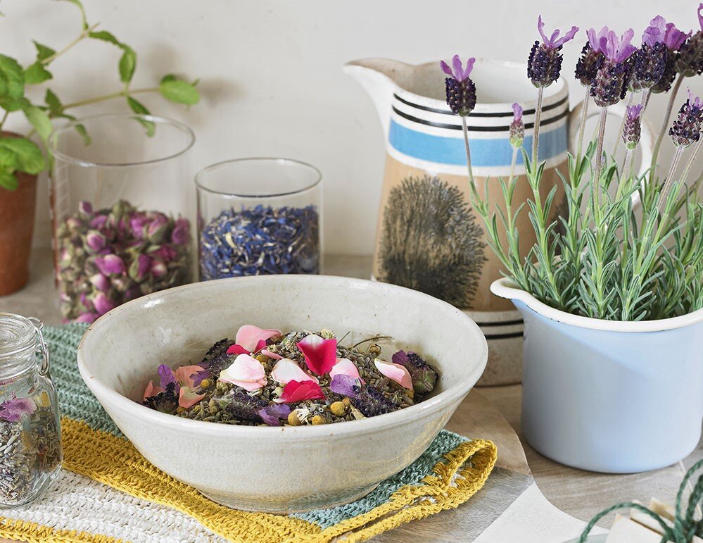 ۸ ترفند ساده برای زیبا شدن فضای داخلی خانه | چگونه یک آپارتمان را به خانه دوست داشتنی خودمان تبدیل کنیم؟