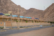 تصاویر مسکن مهر ویلایی در تفت یزد با سقف‌های شیروانی رنگی