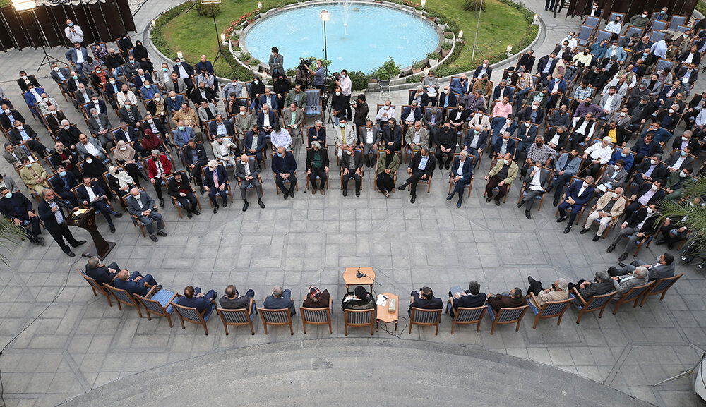 تصاویر و اسامی هنرمندان مطرحی که در افطاری رئیس جمهور بودند | خوانندگانی که مهمان رئیسی شدند | رئیس جمهور به هنرمندان چه گفت؟ دیدار رئیس جمهور با هنرمندان