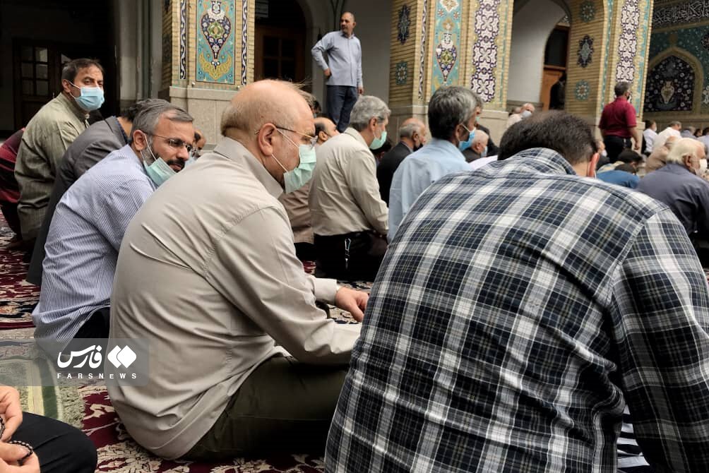 تصاویر متفاوت حضور قالیباف در شهرری؛ بازار داغ سلفی | پاسخ بدون تشریفات قالیباف به مطالبات نمازگزاران