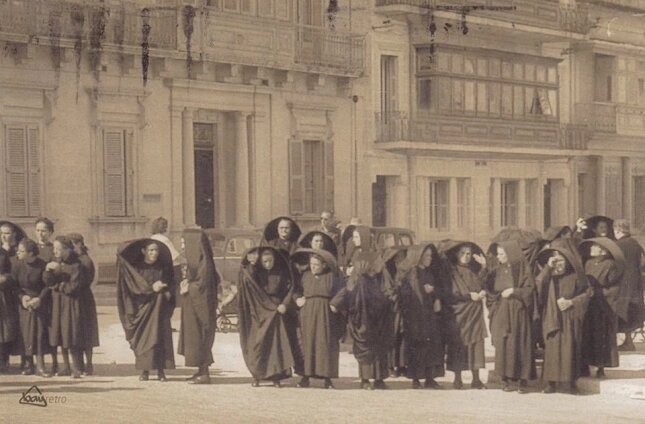 تصاویر | پوشش سنتی و دیدنی زنان اروپایی؛ از ایتالیا و انگلیس تا اسپانیا و آرژانتین | کسی که الهامبخش مگان مارکل شد