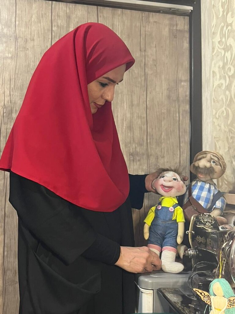 گفت وگو با کارآفرین برتر پایتخت و مبدع عروسکهای جورابی | عروسکهای خانم مارپل، چارلی چاپلین و رضا کیانیان