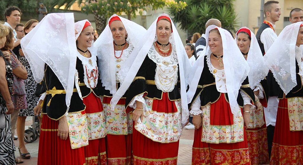 لباس سنتي زنان اروپايي