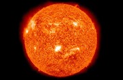 خورشید خندان! | تصویری خیره‌کننده از گوی آتشین منظومه شمسی