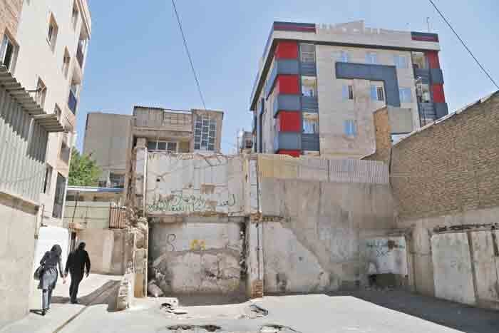 حل مشکل ساکنان دو محله فرسوده تهران بعد از ۱۲ سال | خانههای اتابک و مینایی سند شش دانگ میگیرند