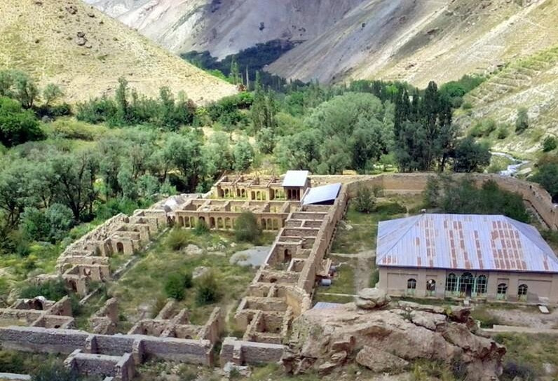 پیادهروی در کوچهباغهایی پرشکوفه | شهرستانک؛ روستایی خوش آب و هوا نزدیک تهران | کاخ ناصری کجاست؟