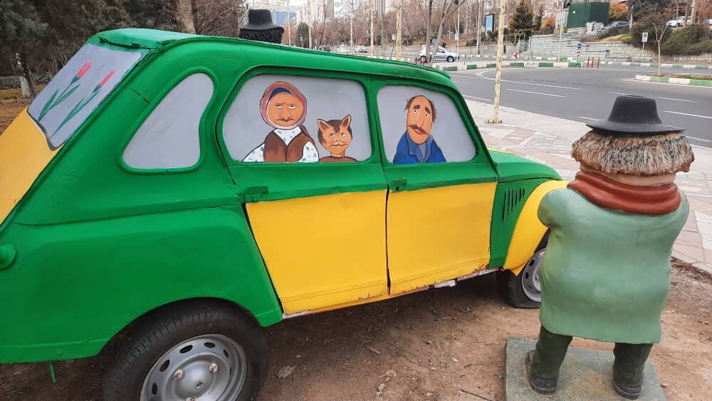 خودروی چاق و لاغر با کلاه قرمزی برگشت | سلفی با «سقف کهکشانی» در خیابان لبخند