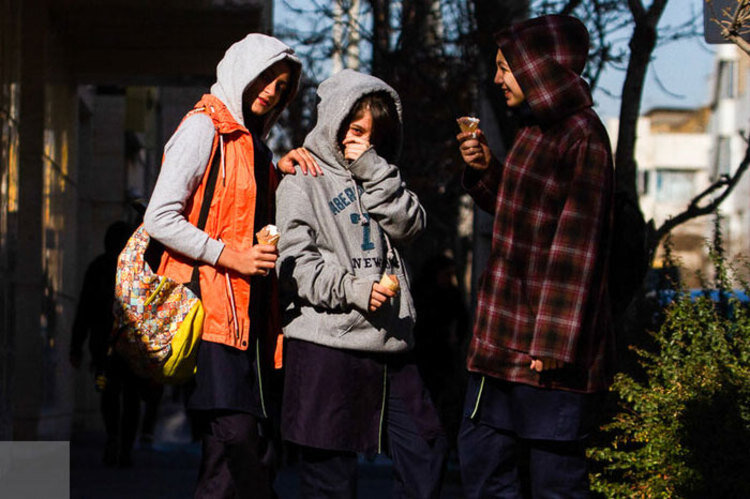 آمار فاجعه بار گفت و گو میان والدین و فرزندان | بحران در خانوادهها؛ پدران و مادران از فرزندان خود عقب ماندهاند | تفاوت نسلها به ۵ سال رسیده است!