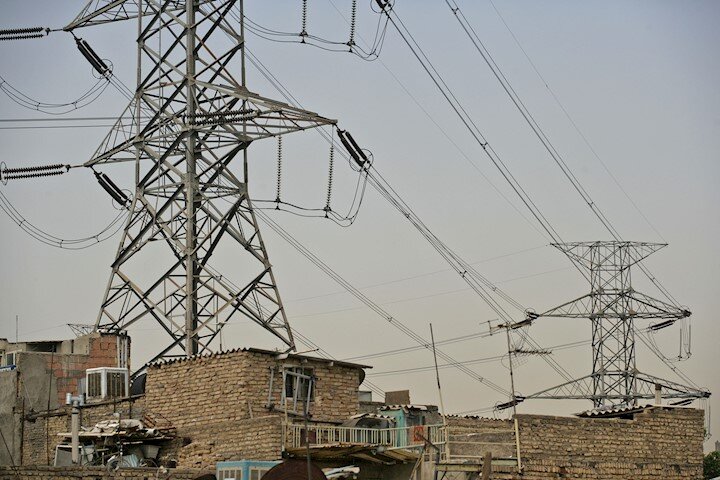 زندگی در سایه ترس | مردم مراقب باشند؛ برق رایگان بلای جان