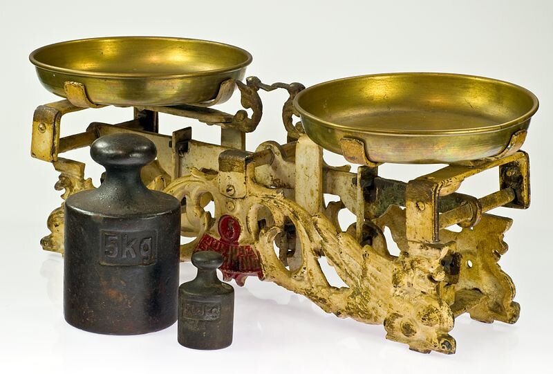 تغییر سبک زندگی طهرانیها در ماه رمضان | بساطهای رنگارنگ در میدان بهارستان | چرا کاسبان اجناس را سرک میکشیدند؟