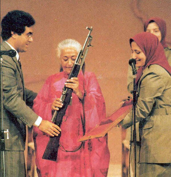 ماجرای عضویت مرضیه در گروهک منافقین | چرایی طرح نام این خواننده در صداوسیما | تصاویر