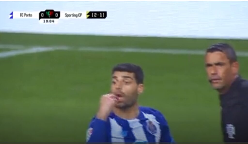 عکس| بازتاب روزه داری و درخواست جالب طارمی در جریان بازی حساس | برای من افطار بیاورید