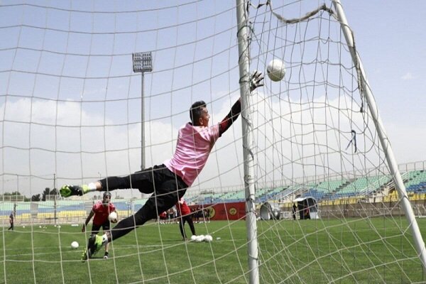عکس | بازگشت گلر اخراجی پرسپولیس با پروازی تماشایی به تمرین سرخ ها