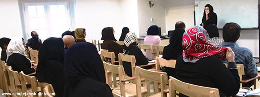 یاد گرفتم ماسک نزنم | برای دیدن دخترم صورتم را گریم میکردم