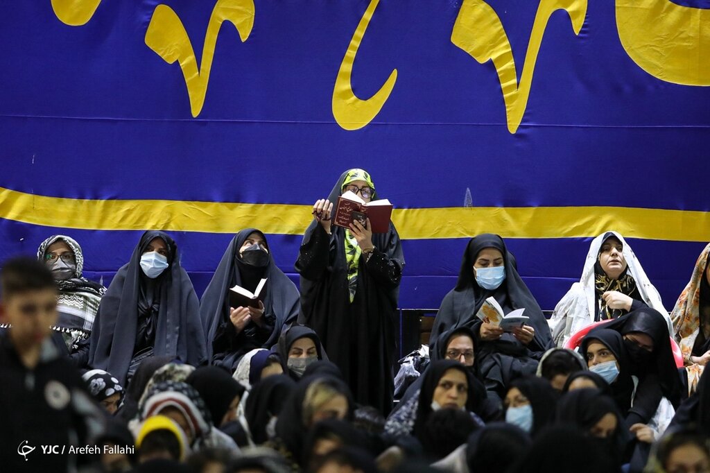 تصاویر متفاوت شب قدر زنانه در امامزاده صالح (ع) تجریش