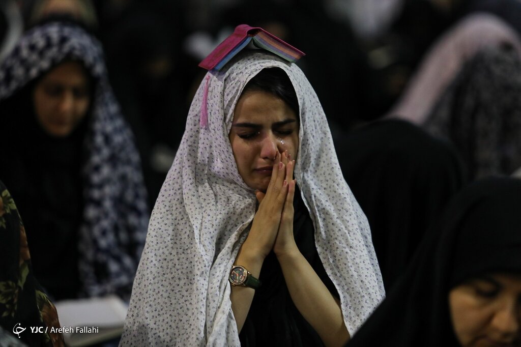 تصاویر متفاوت شب قدر زنانه در امامزاده صالح (ع) تجریش