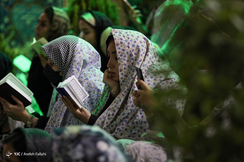 تصاویر متفاوت شب قدر زنانه در امامزاده صالح (ع) تجریش