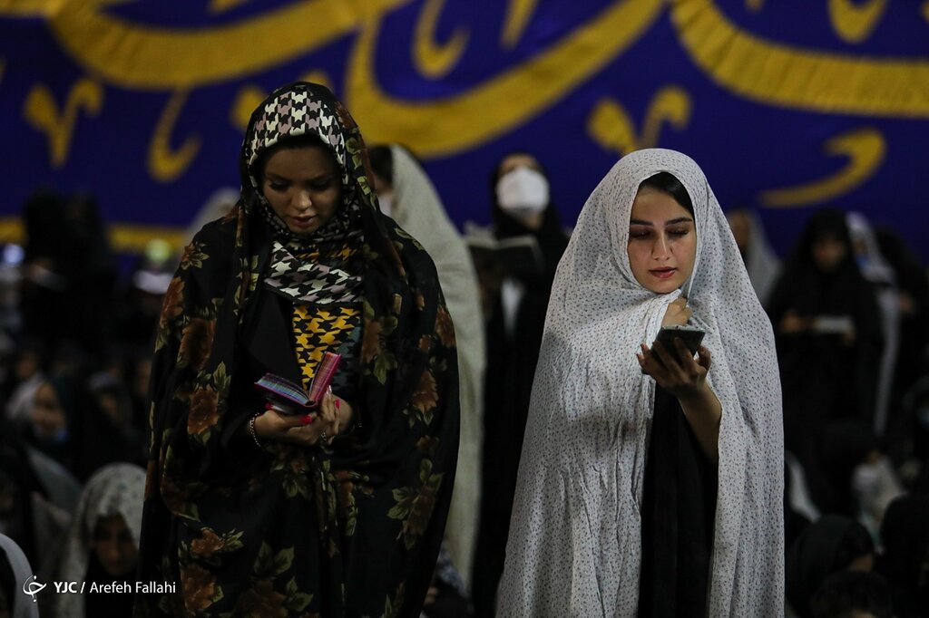 تصاویر متفاوت شب قدر زنانه در امامزاده صالح (ع) تجریش