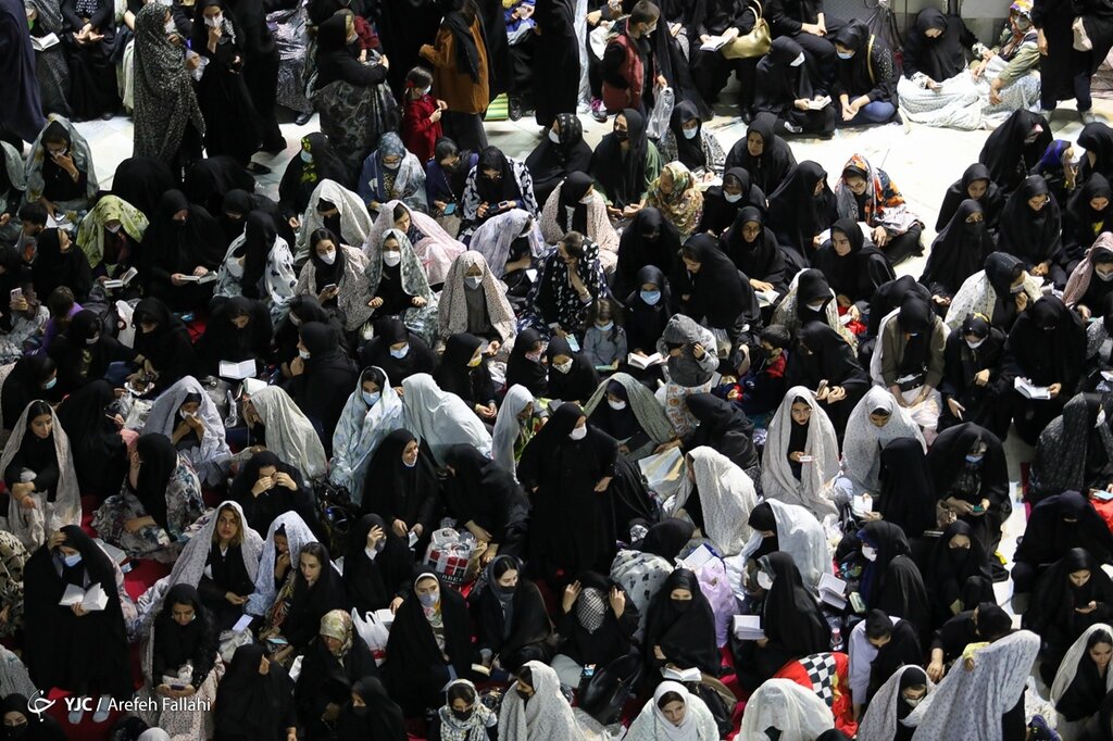 تصاویر متفاوت شب قدر زنانه در امامزاده صالح (ع) تجریش