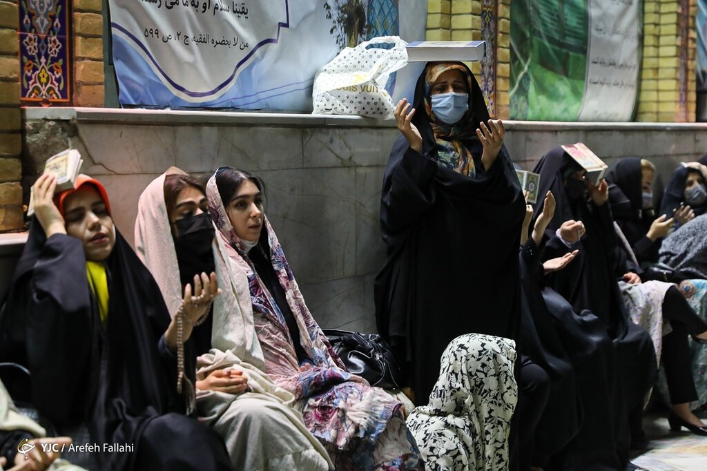 تصاویر متفاوت شب قدر زنانه در امامزاده صالح (ع) تجریش