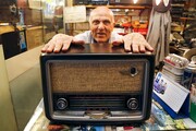 خاطره‌بازی با فروشنده رادیوهای قدیمی در روز رادیو | وقتی آدم کوچولوها برنامه رادیویی اجرا می‌کردند