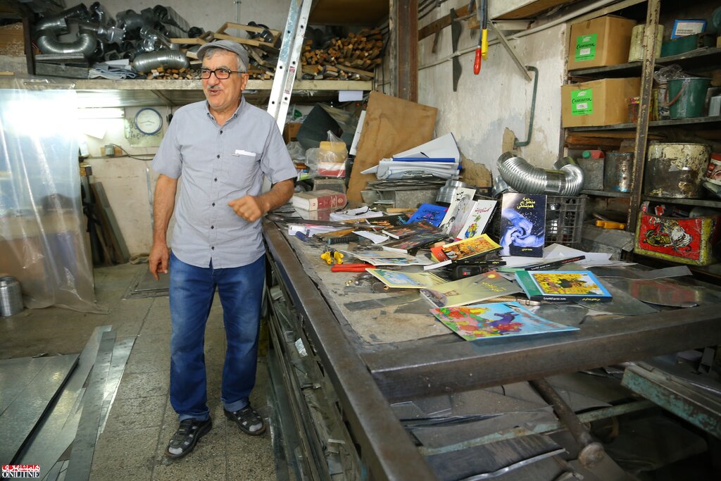 شاعری که زمستانها لولهبخاری میسازد | بابا حیدر غزلهایش را در کانالسازی سرود