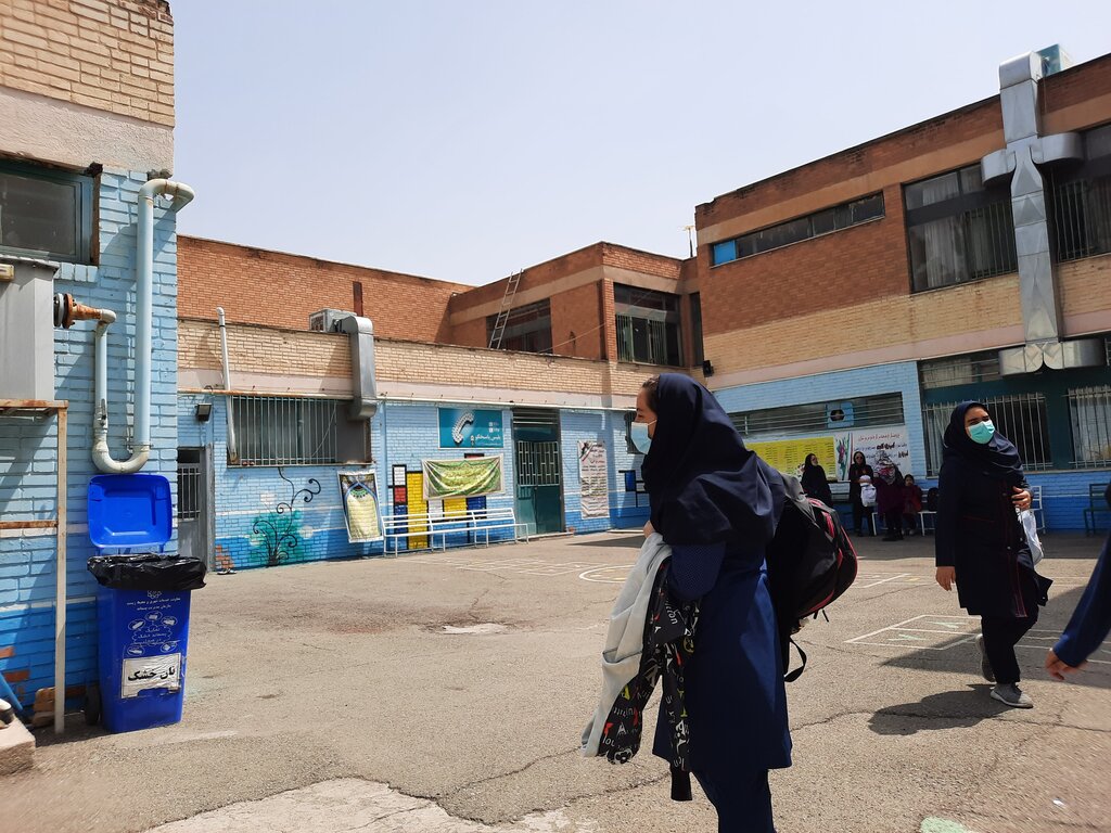 نگرانی اولیای دانشآموزان مدرسه قدیمی غرب پایتخت | تحصیل زیر سقفهای لرزان | برخی مدارس منطقه۲۲ نیم قرن قدمت دارند